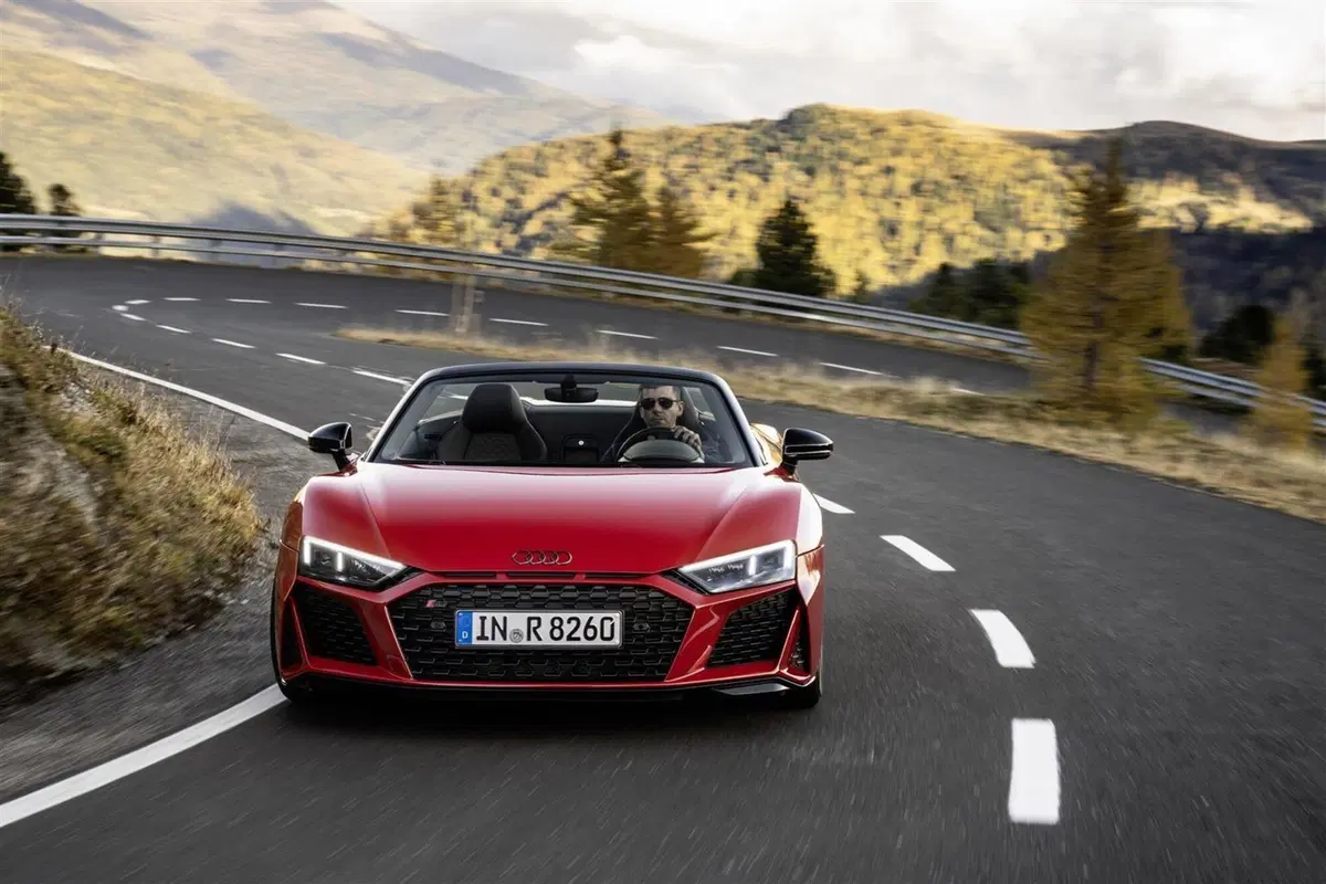 Audi R8 RWD restyling: prezzi da 154.750 euro (12)