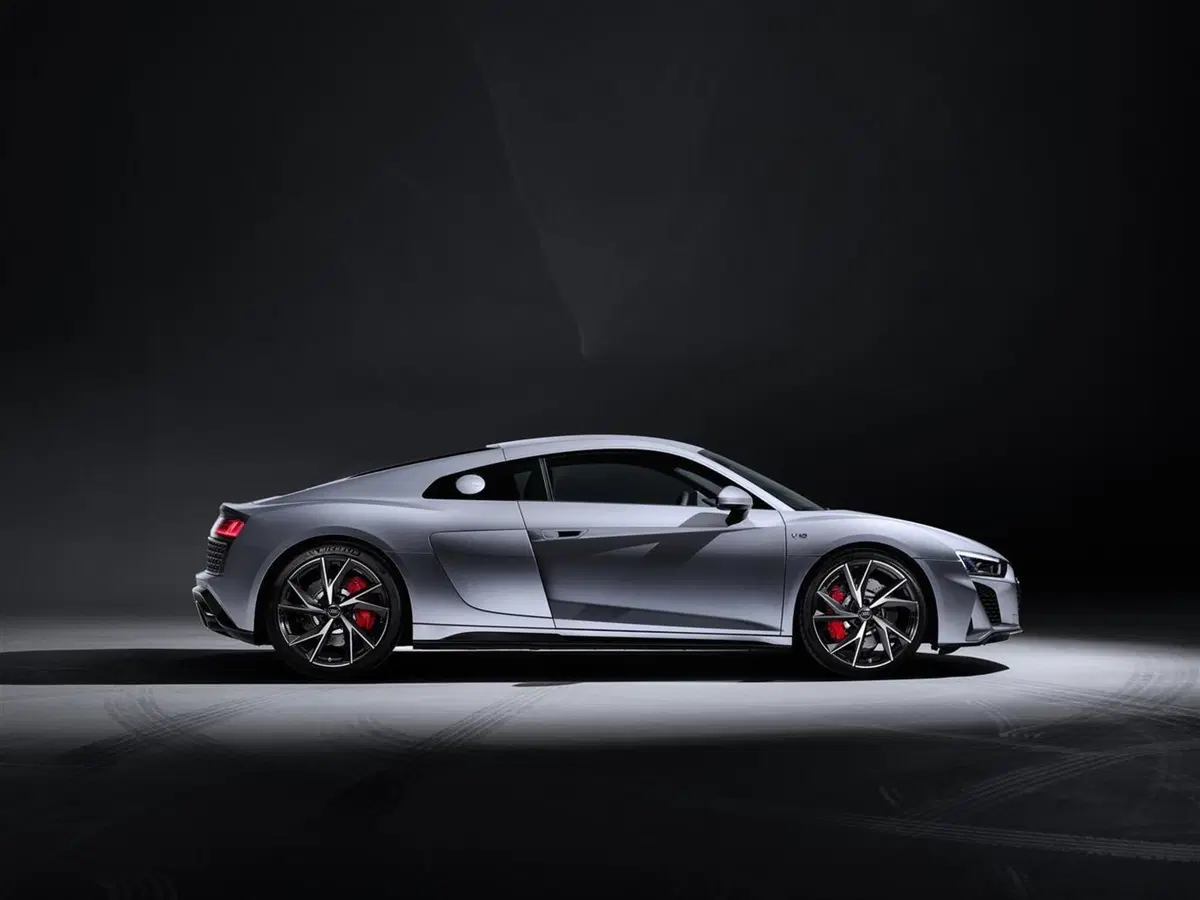 Audi R8 RWD restyling: prezzi da 154.750 euro (5)