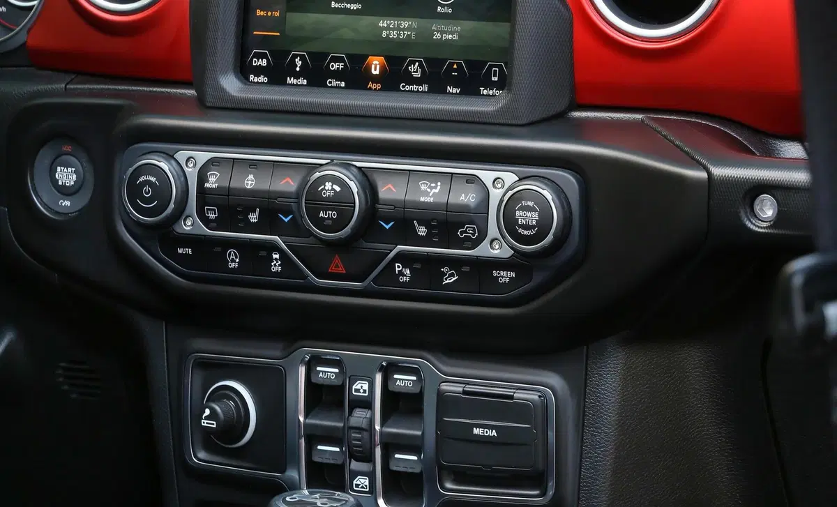 Jeep Wrangler (2018-22) (13)