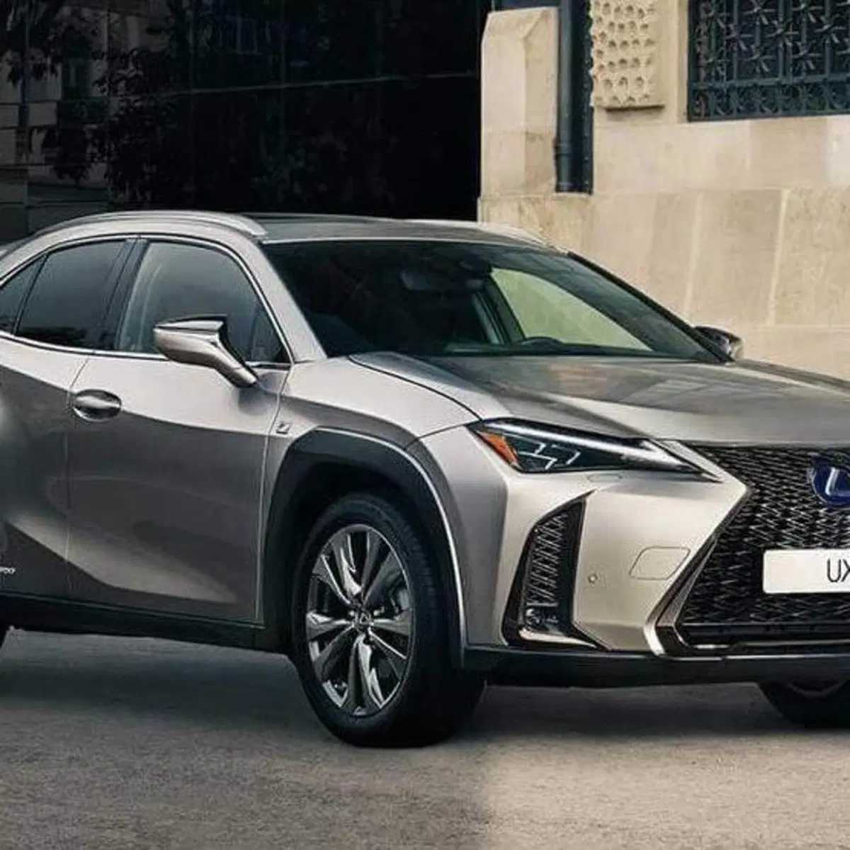 Lexus UX (2018-->>)