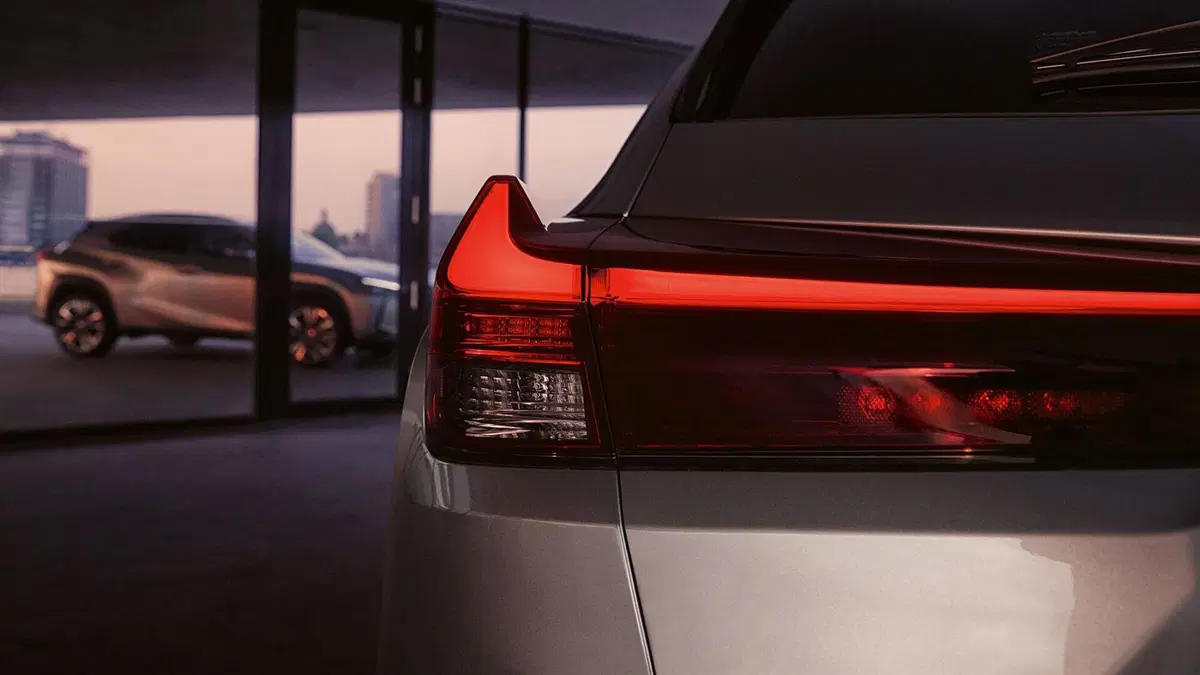 Lexus UX Hybrid 4WD Premium (24)