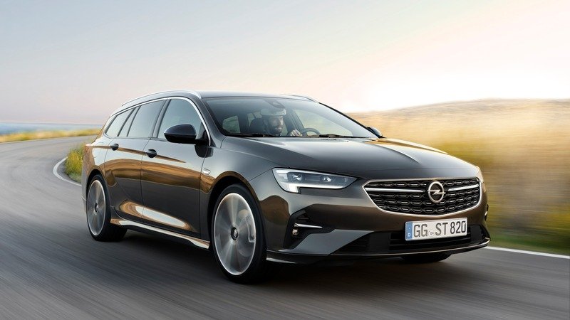 Opel Insignia restyling, i prezzi: si parte da 34.000 euro