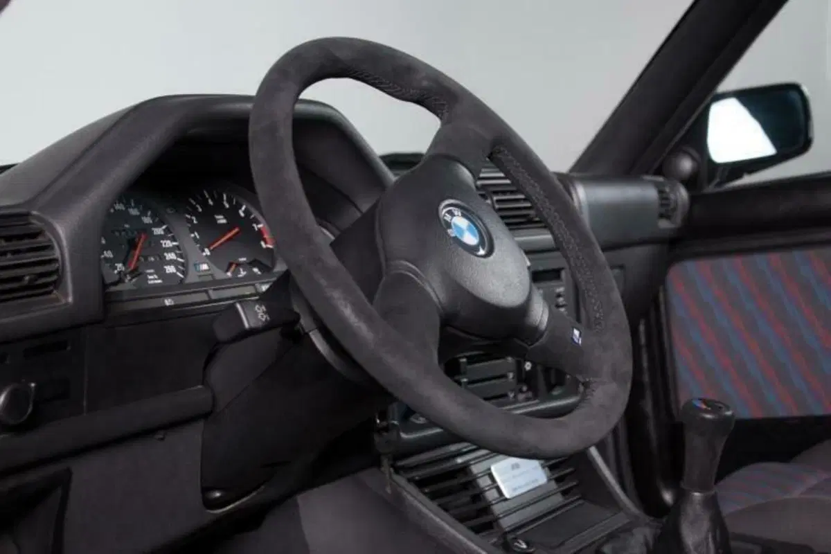 BMW M3 (E30) Sport Evolution III: quanto vale la berlina sportiva di razza con il 2.5: oltre 150K? (6)