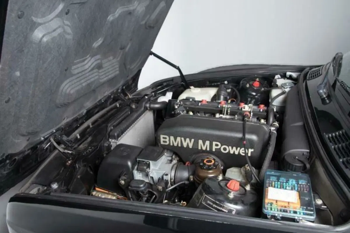 BMW M3 (E30) Sport Evolution III: quanto vale la berlina sportiva di razza con il 2.5: oltre 150K? (7)