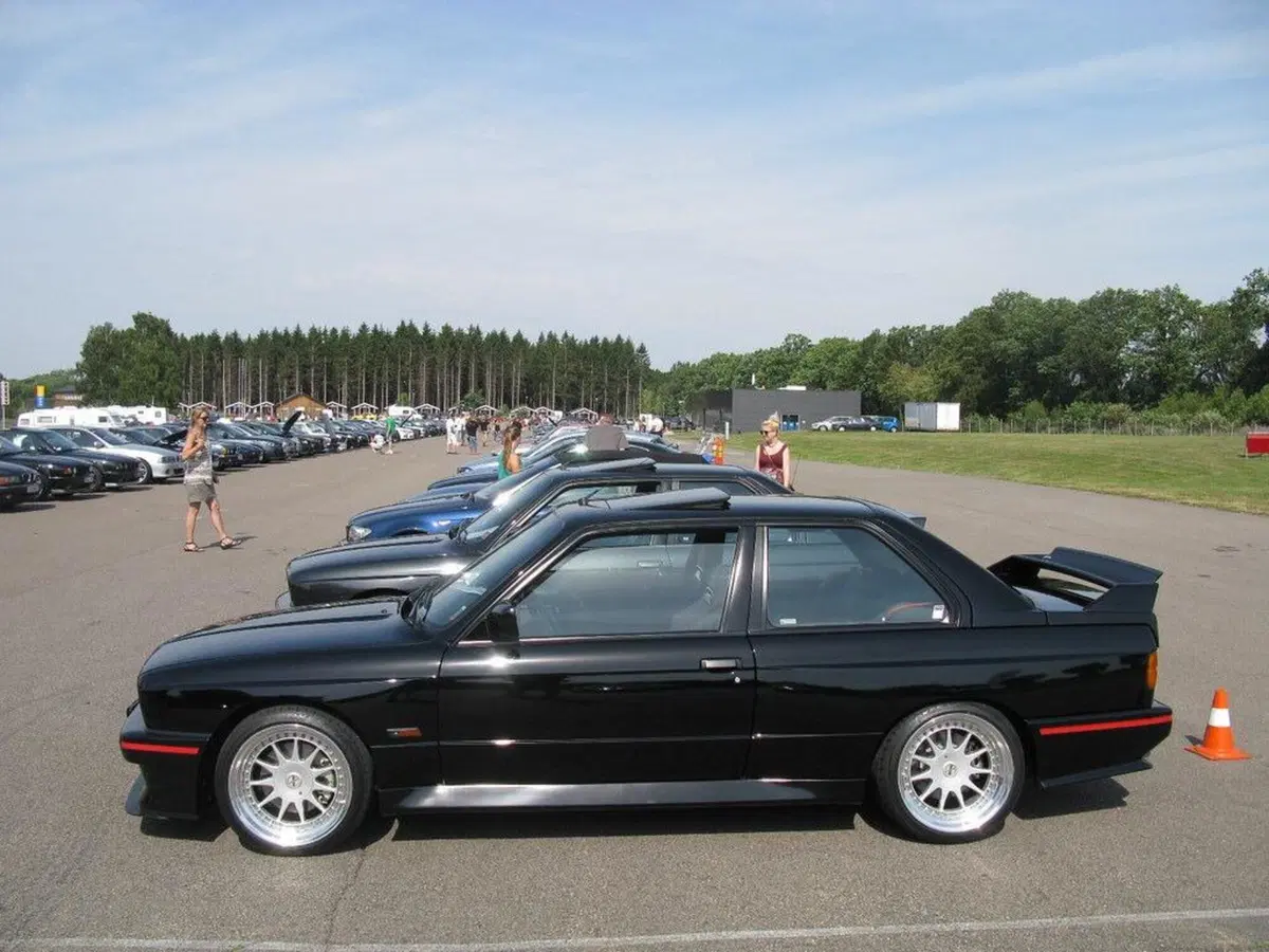BMW M3 (E30) Sport Evolution III: quanto vale la berlina sportiva di razza con il 2.5: oltre 150K? (5)
