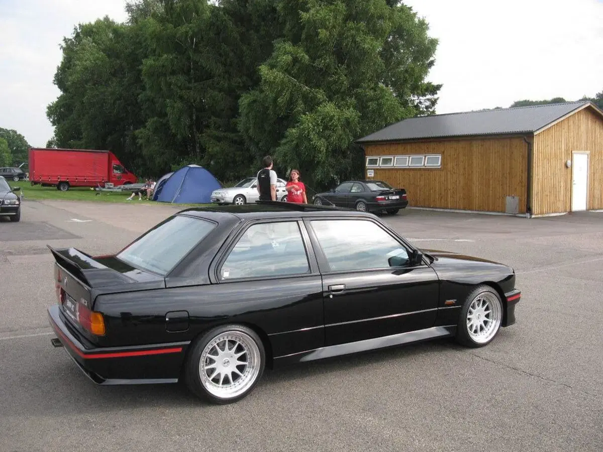 BMW M3 (E30) Sport Evolution III: quanto vale la berlina sportiva di razza con il 2.5: oltre 150K? (3)