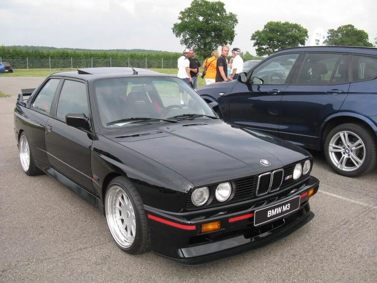 BMW M3 (E30) Sport Evolution III: quanto vale la berlina sportiva di razza con il 2.5: oltre 150K? (4)