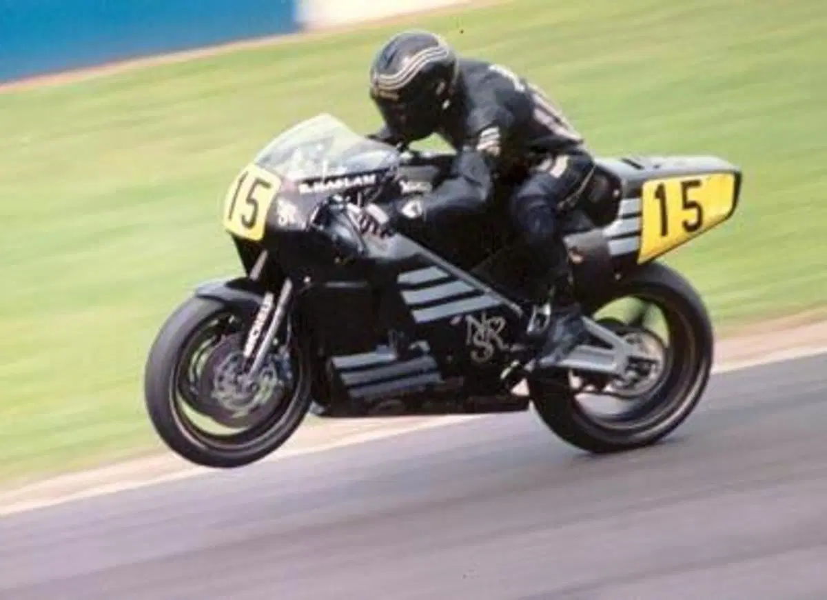Il mito Lotus F1 di Chapman nei colori JPS anche sulle due ruote? Ovviamente british: Norton F1 con motore Wankel! (2)