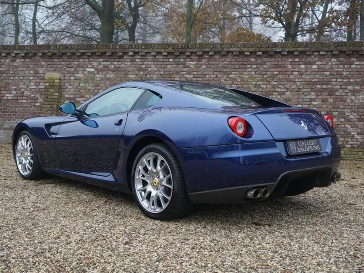 In vendita: una rara Ferrari 599 GTB manuale a 350.000€ (6)