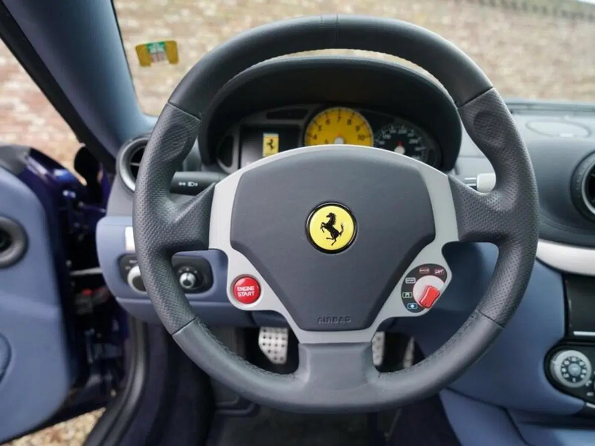 In vendita: una rara Ferrari 599 GTB manuale a 350.000€ (5)
