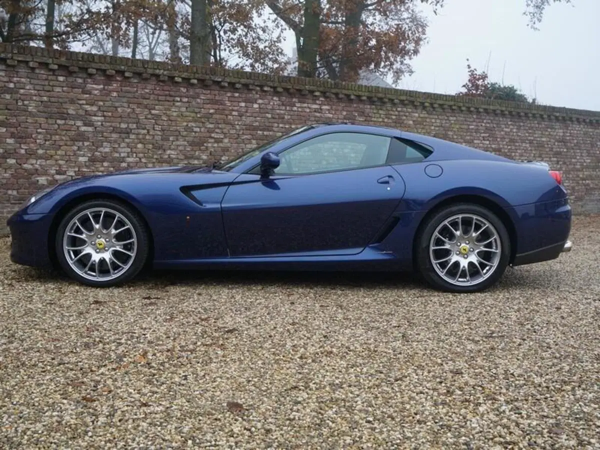 In vendita: una rara Ferrari 599 GTB manuale a 350.000€ (8)