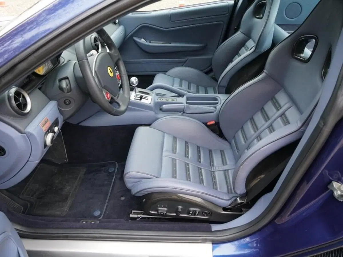In vendita: una rara Ferrari 599 GTB manuale a 350.000€ (7)