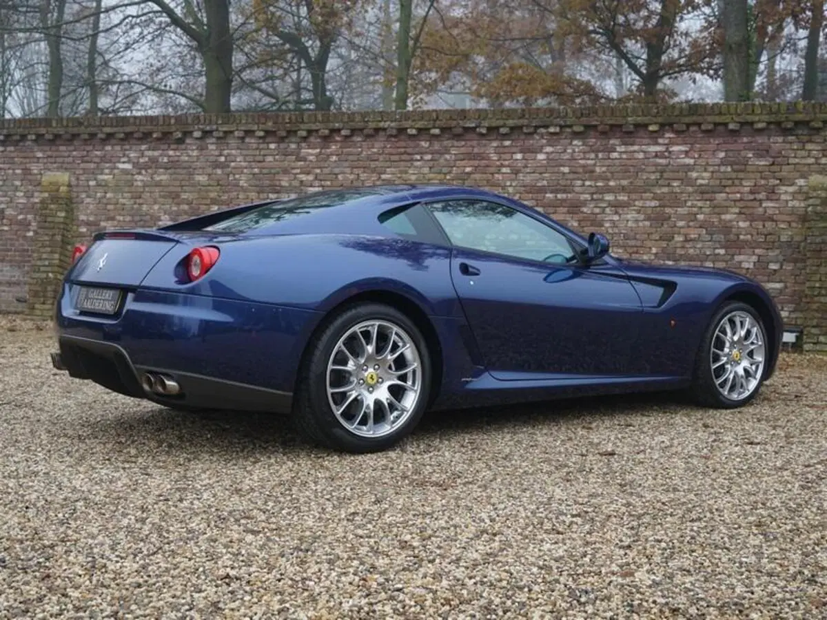 In vendita: una rara Ferrari 599 GTB manuale a 350.000€ (9)