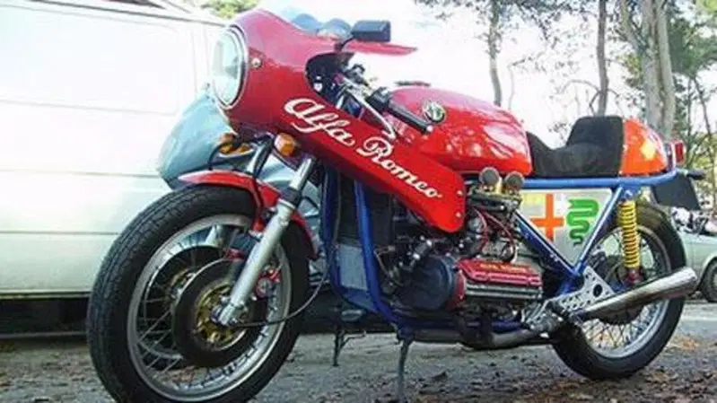 Alfa-moto-Romeo, Alfetto: il boxer 4 cilindri sulle due ruote fa paura [video]