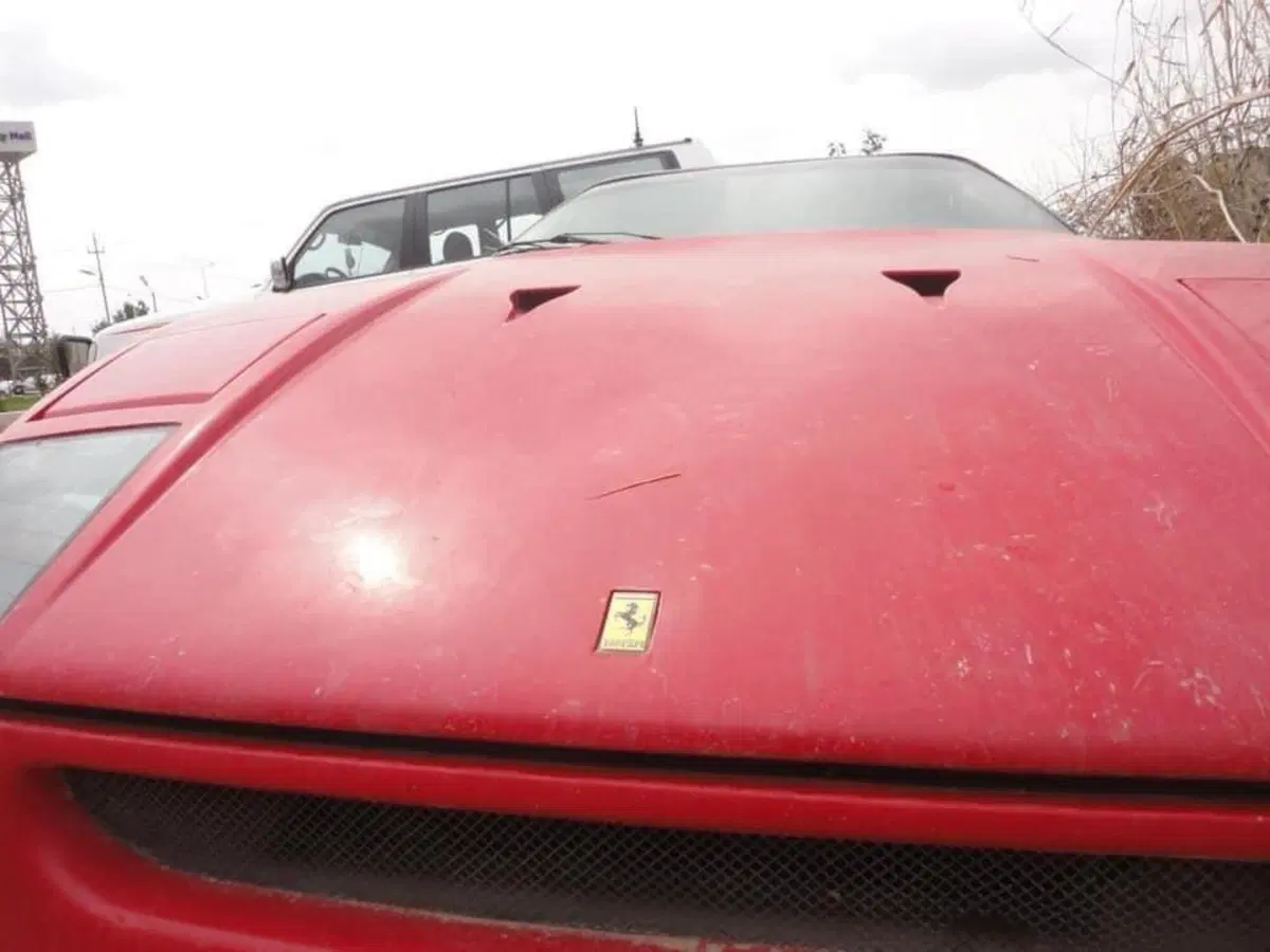 Ferrari F40 abbandonata: era di Uday Hussein, figlio di Saddam (6)