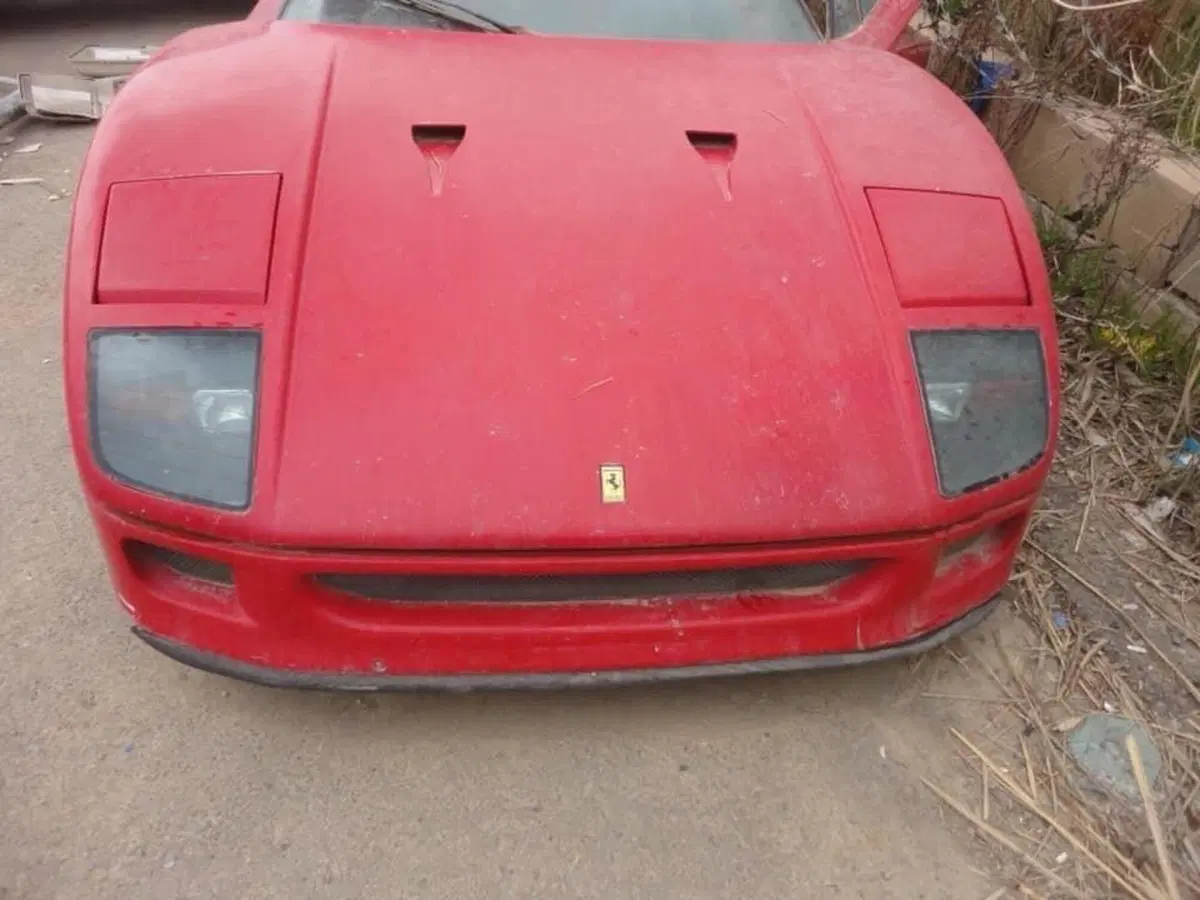 Ferrari F40 abbandonata: era di Uday Hussein, figlio di Saddam (2)