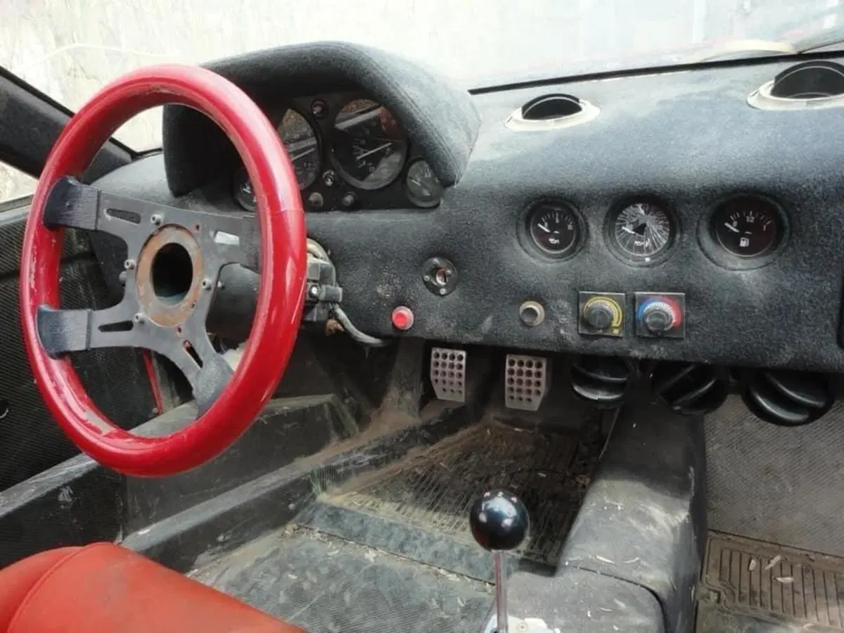 Ferrari F40 abbandonata: era di Uday Hussein, figlio di Saddam (12)