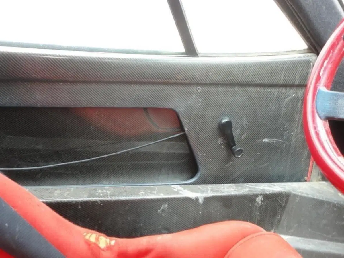 Ferrari F40 abbandonata: era di Uday Hussein, figlio di Saddam (19)