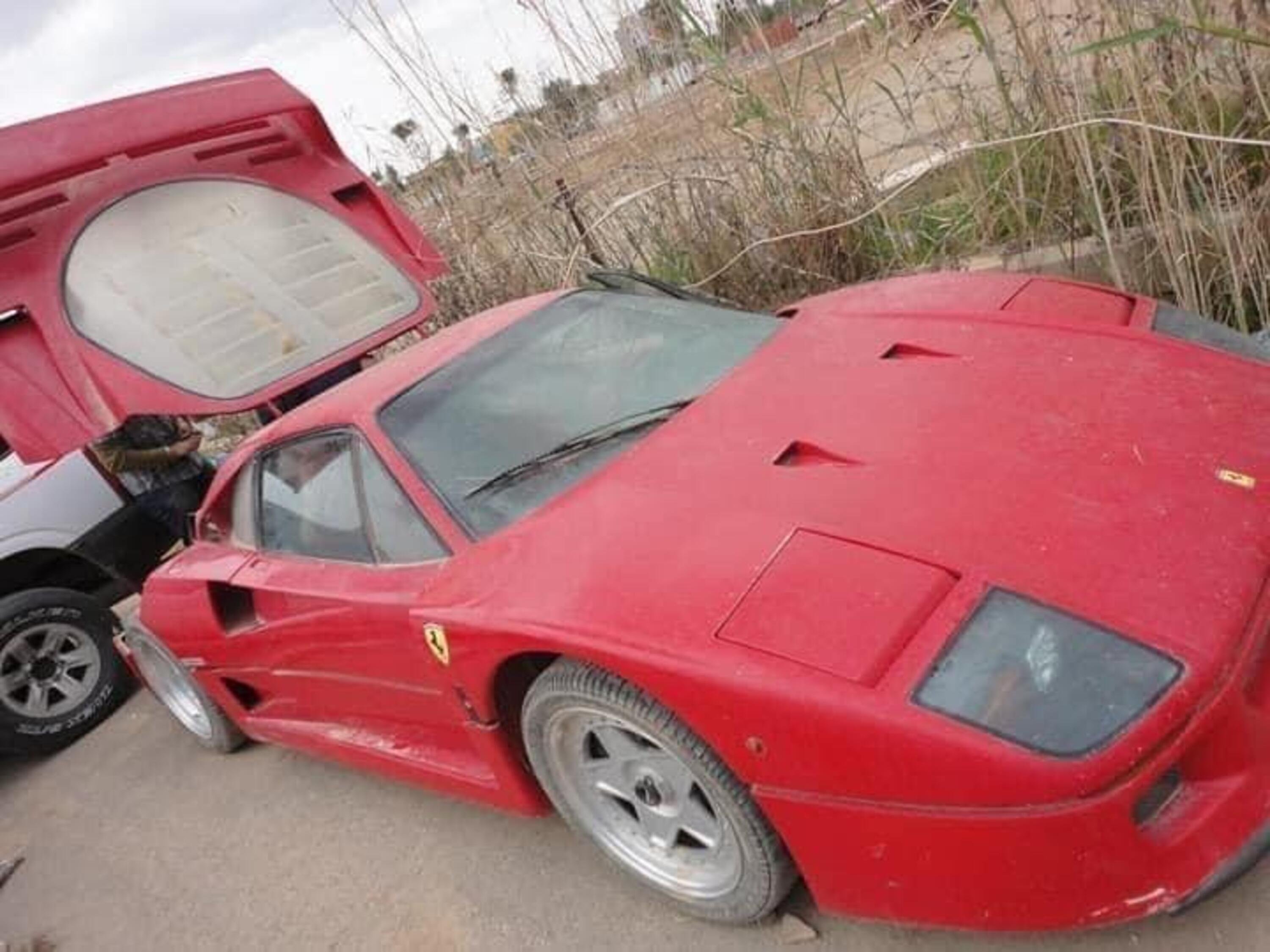 Ferrari F40 abbandonata: era di Uday Hussein, figlio di Saddam