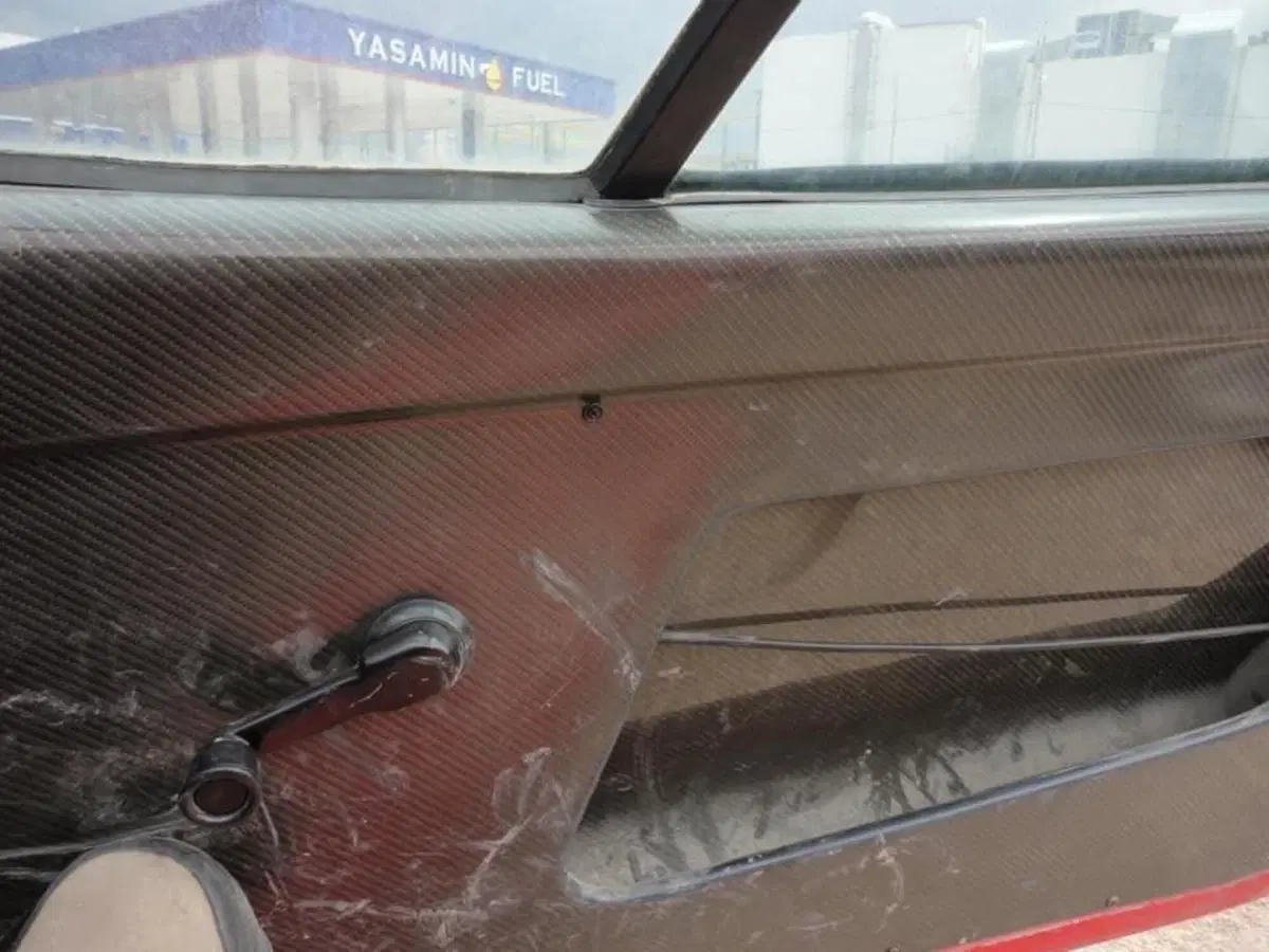 Ferrari F40 abbandonata: era di Uday Hussein, figlio di Saddam (13)