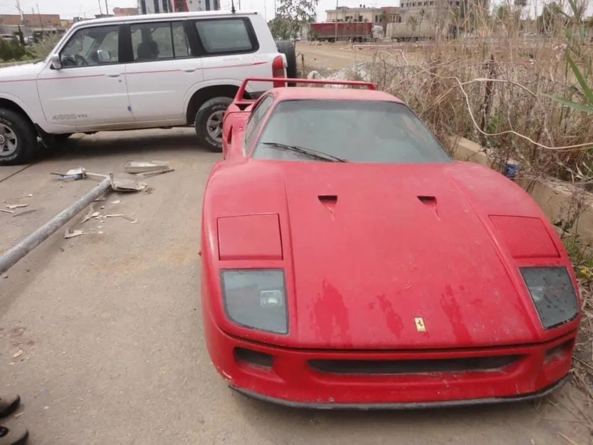 Ferrari F40 abbandonata: era di Uday Hussein, figlio di Saddam (3)