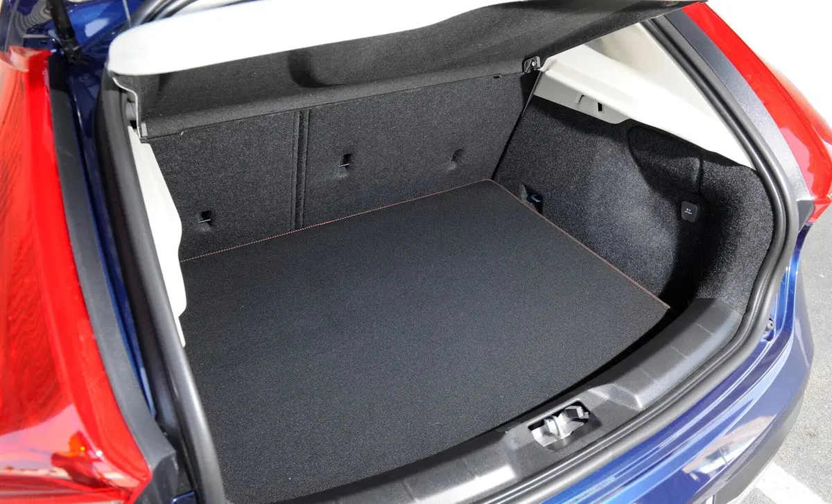 Volvo V40 Cross Country D2 (14)