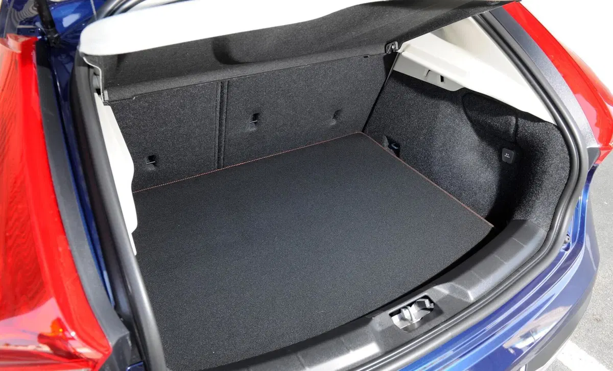 Volvo V40 D2 Geartronic Kinetic N1 (14)