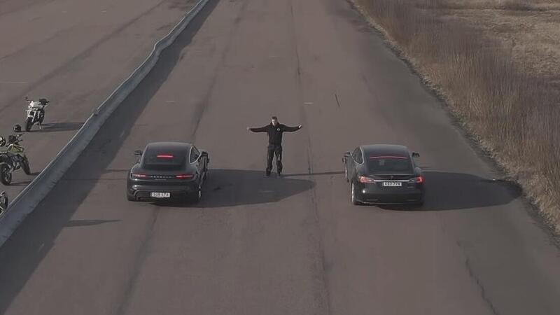 Drag Race: Tesla Model S LR vs Porsche Taycan Turbo [VIDEO]