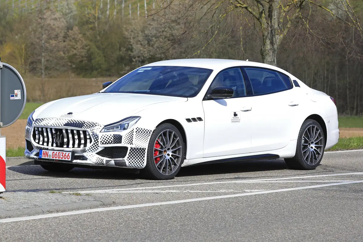 Maserati Quattroporte restyling, le foto spia (3)