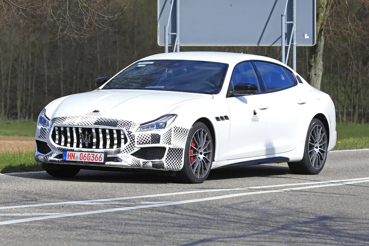 Maserati Quattroporte restyling, le foto spia (4)