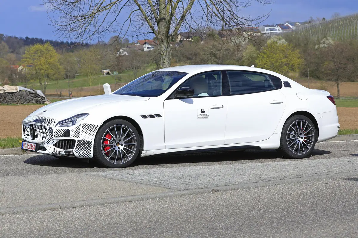 Maserati Quattroporte restyling, le foto spia (5)