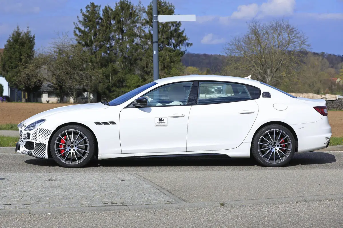 Maserati Quattroporte restyling, le foto spia (6)
