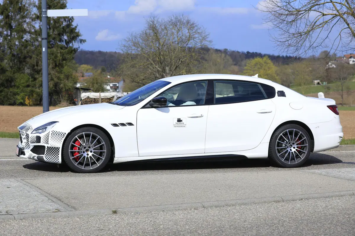 Maserati Quattroporte restyling, le foto spia (7)