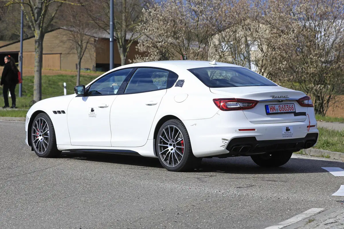 Maserati Quattroporte restyling, le foto spia (8)