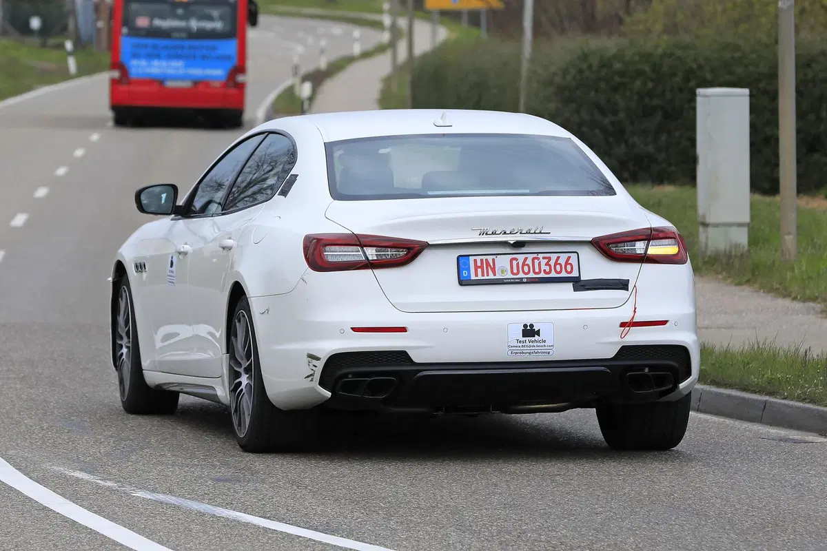 Maserati Quattroporte restyling, le foto spia (10)