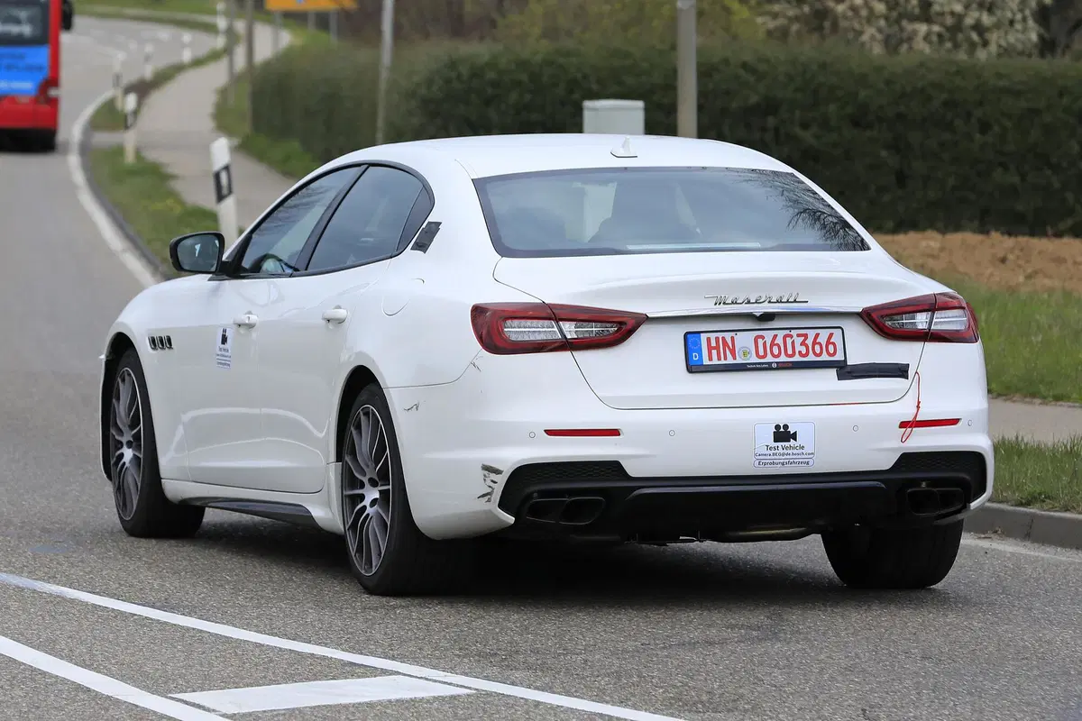 Maserati Quattroporte restyling, le foto spia (11)
