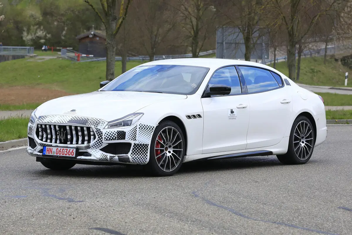 Maserati Quattroporte restyling, le foto spia (12)
