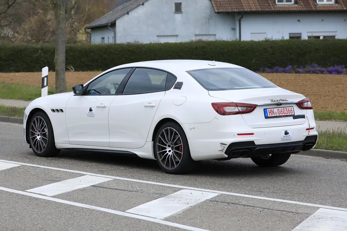 Maserati Quattroporte restyling, le foto spia (13)