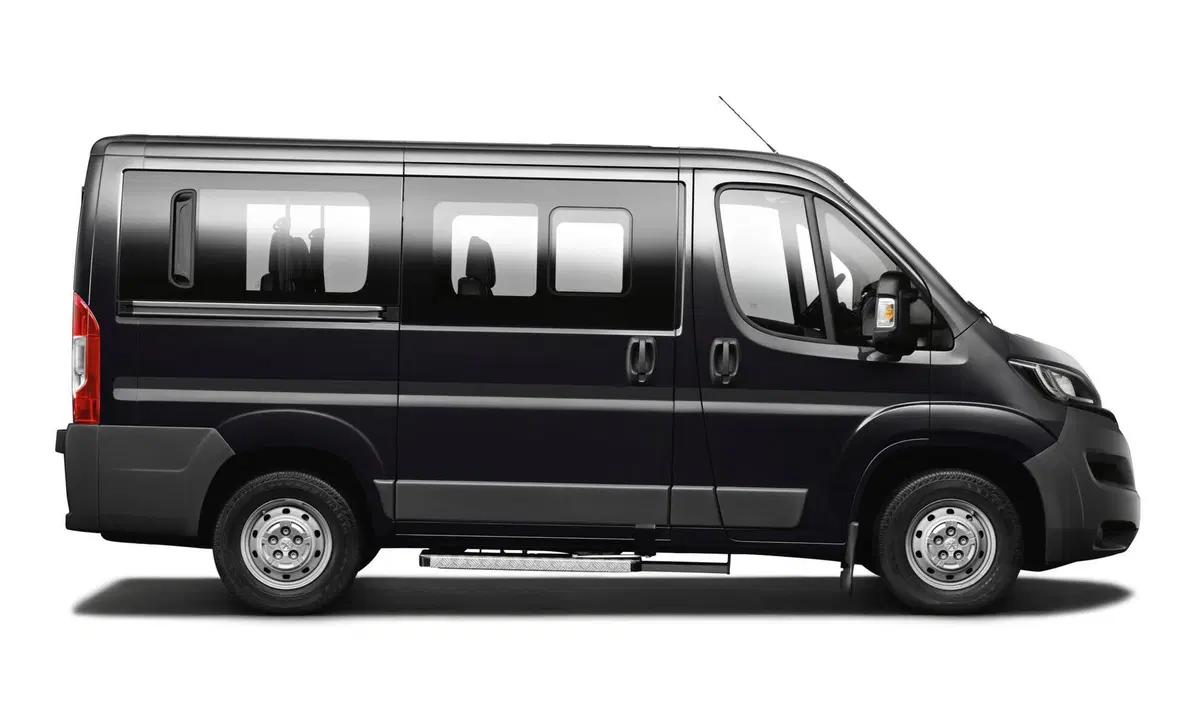 Peugeot Boxer Furgone 335 2.2 BlueHDi 140 S&S PM-TM Furgone Vetrato (6)