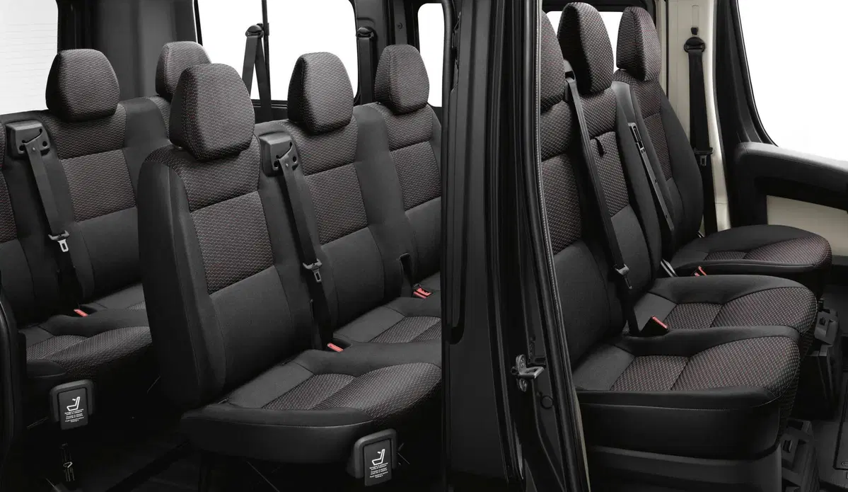 Peugeot Boxer Furgone 335 2.2 BlueHDi 140 S&S PM-TM Furgone Vetrato (10)