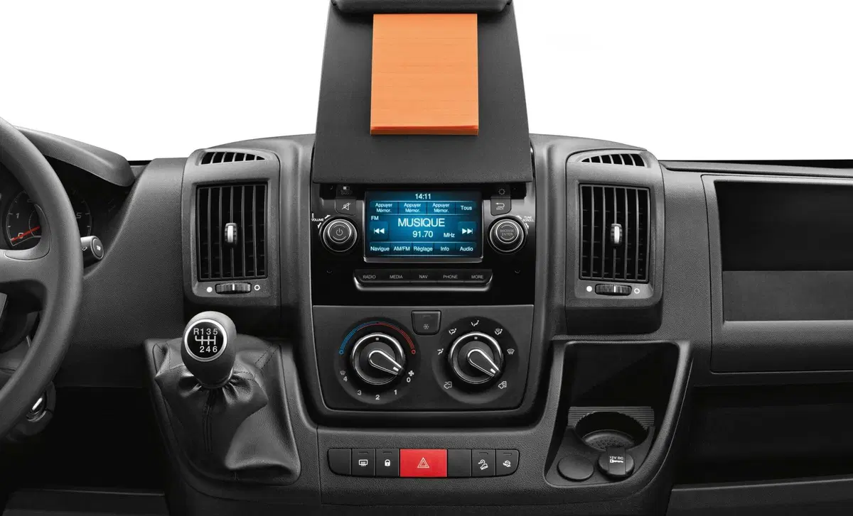Peugeot Boxer Furgone 335 2.2 BlueHDi 140 S&S PM-TM Furgone Vetrato (12)