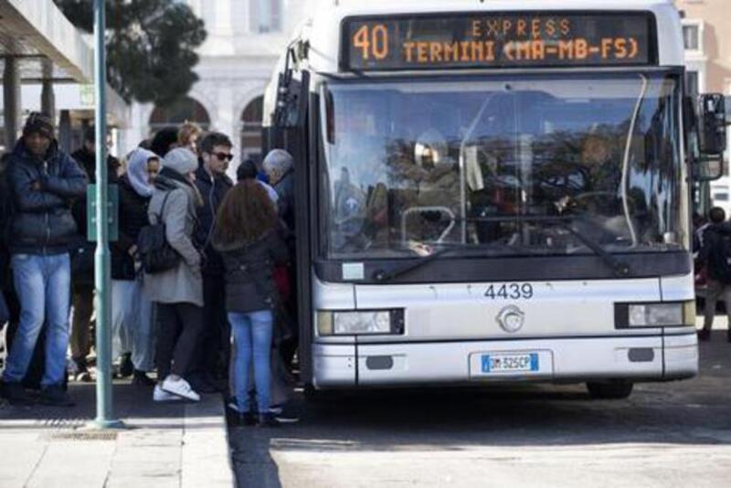 Difficilmente assisteremo presto nuovamente a scene come questa: secondo Asstra sar&agrave; fondamentale regolare l&#039;accesso a bordo per garantire la sicurezza di operatori e utenti