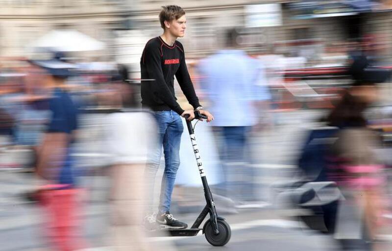 Le due ruote potrebbero conoscere una nuova primavera: moto, scooter, bici e monopattini presentano meno rischi di contagio ed un costo pi&ugrave; basso rispetto all&#039;auto. Potrebbero rispondere alle nuove esigenze di mobilit&agrave; alla domanda di mobilit&agrave;