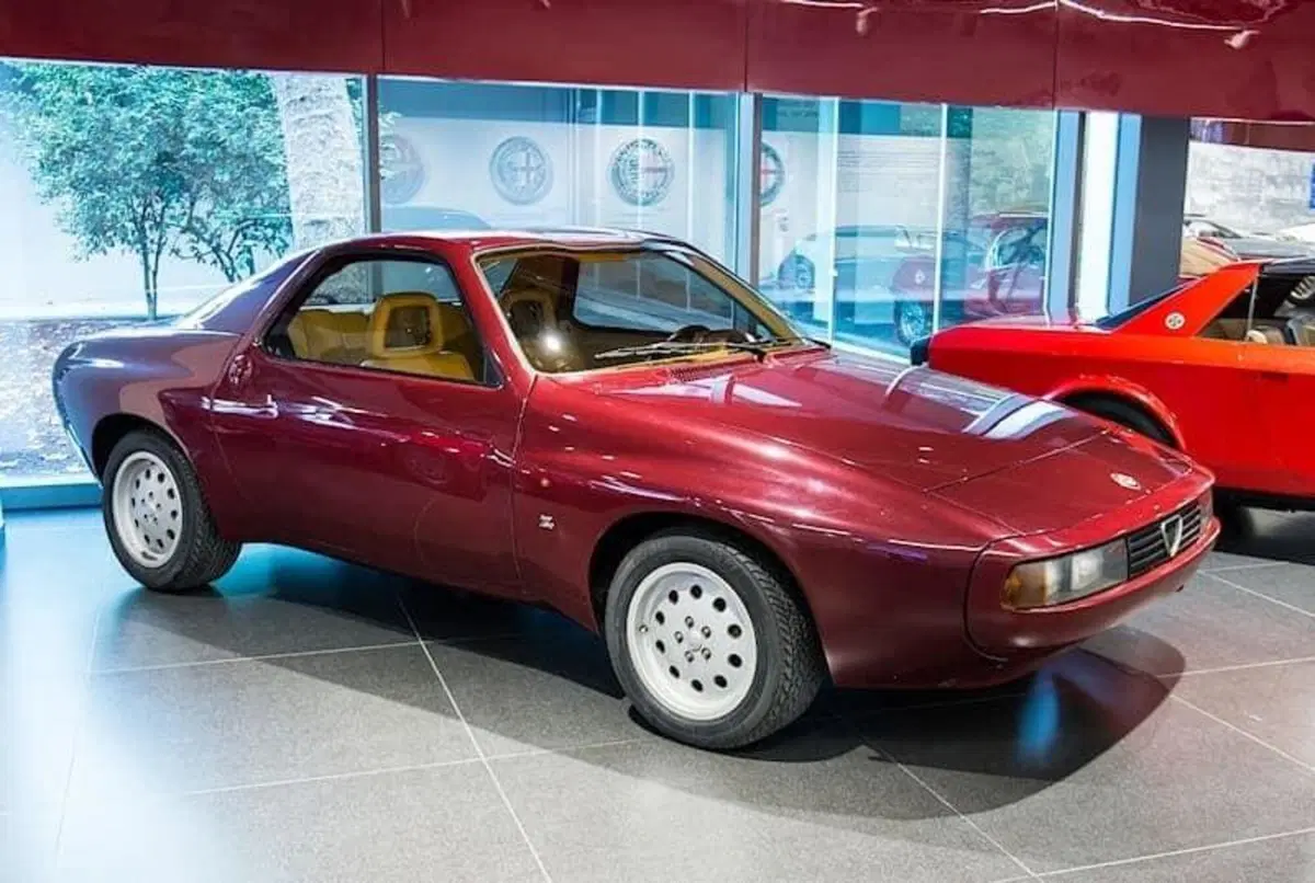 Vi ricordate la Zagato compact 2+2 Zeta Sei? (Alfa Romeo Z6) (2)