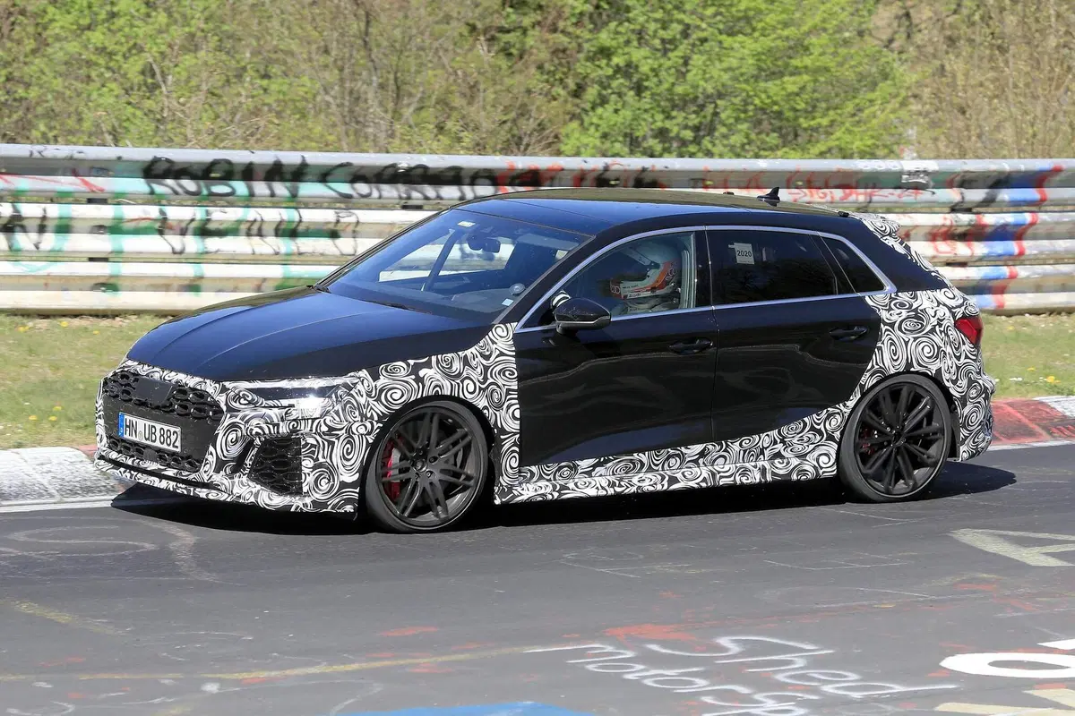 Nuova Audi RS3 Sportback: eccola quasi senza veli [Foto spia] (5)