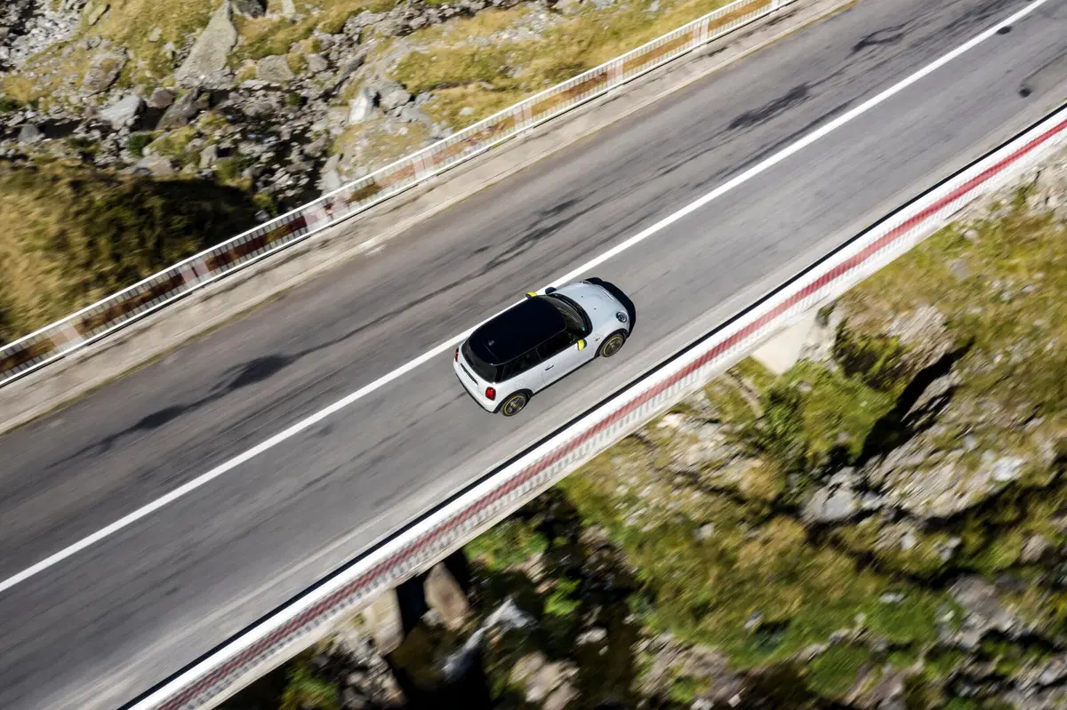 Controllare l'auto da remoto. L'App di Mini Elettrica [VIDEO] (24)