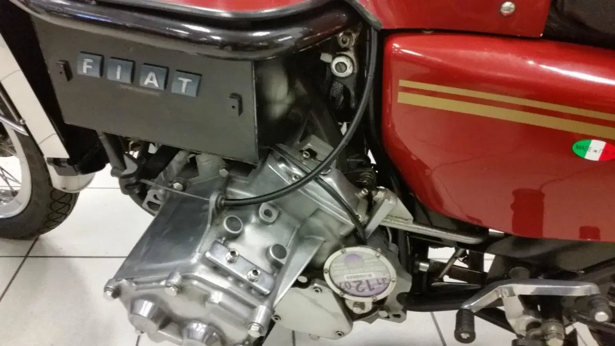 La maxi moto Fiat con motore quattro cilindri 900, Bestiale e trasferibile: dall’utilitaria più venduta in Italia [Video e Foto] (3)