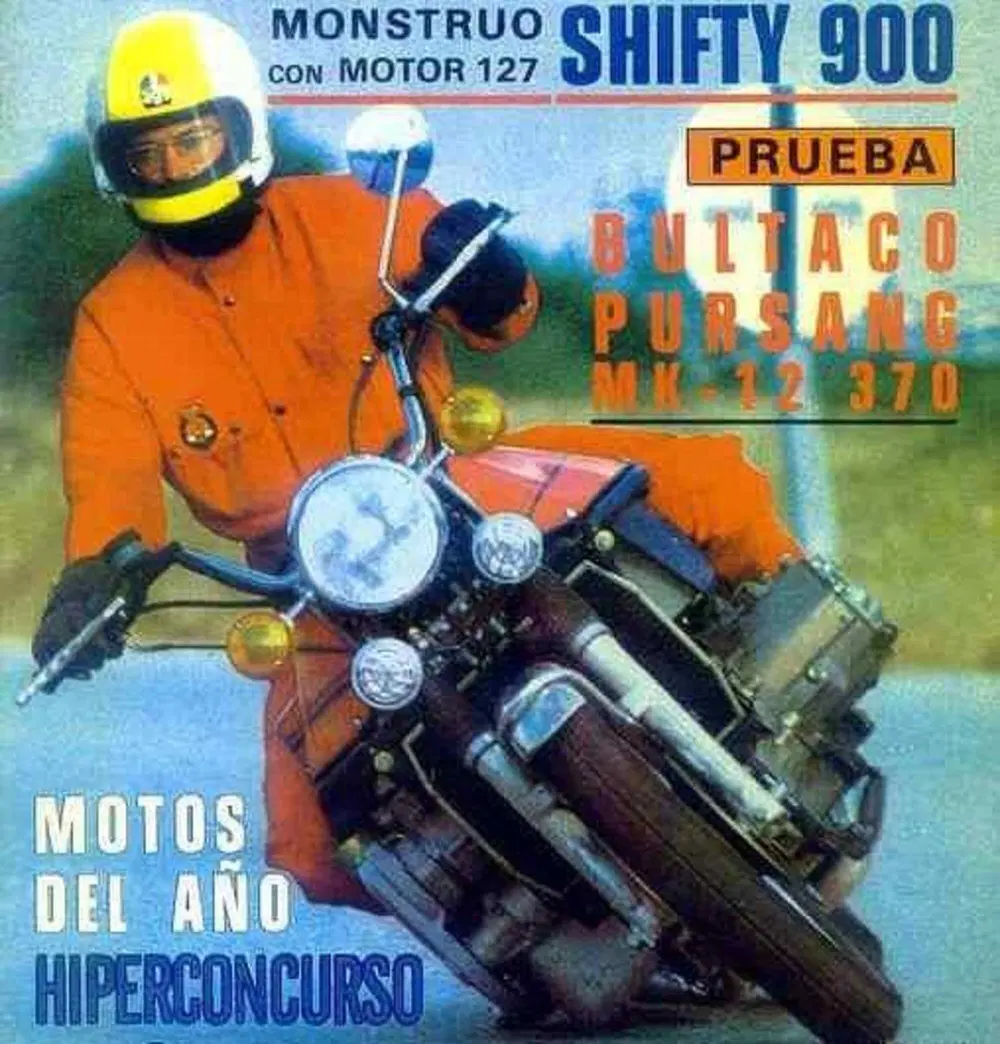 Effetto monstre per la moto-Fiat in piega, fino a sfioramento con l'asfalto