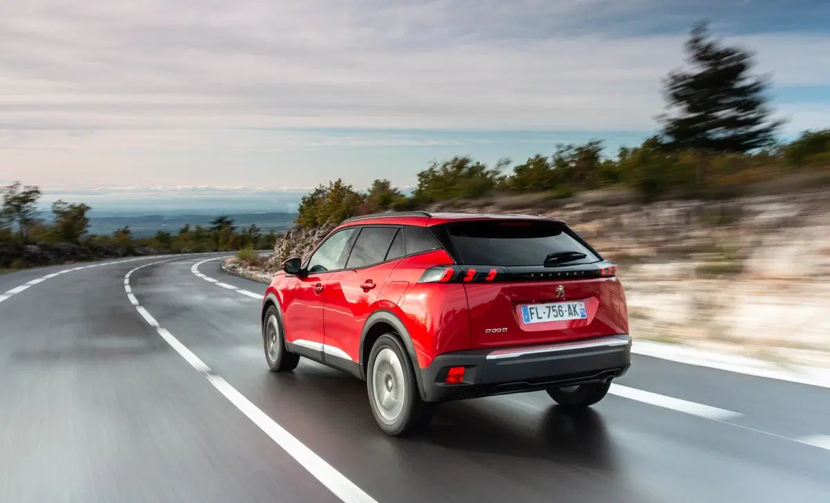 Peugeot 2008 1.2 puretech Active s&s 100cv (17)