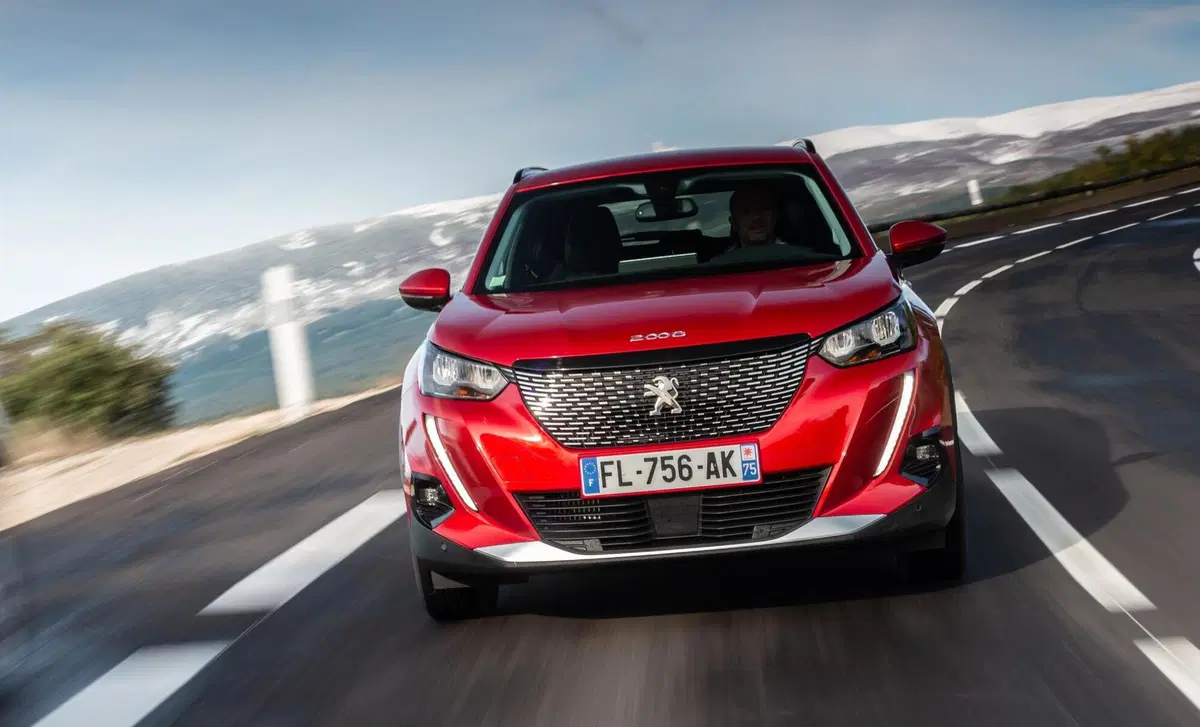 Peugeot 2008 1.2 puretech Active s&s 100cv (16)